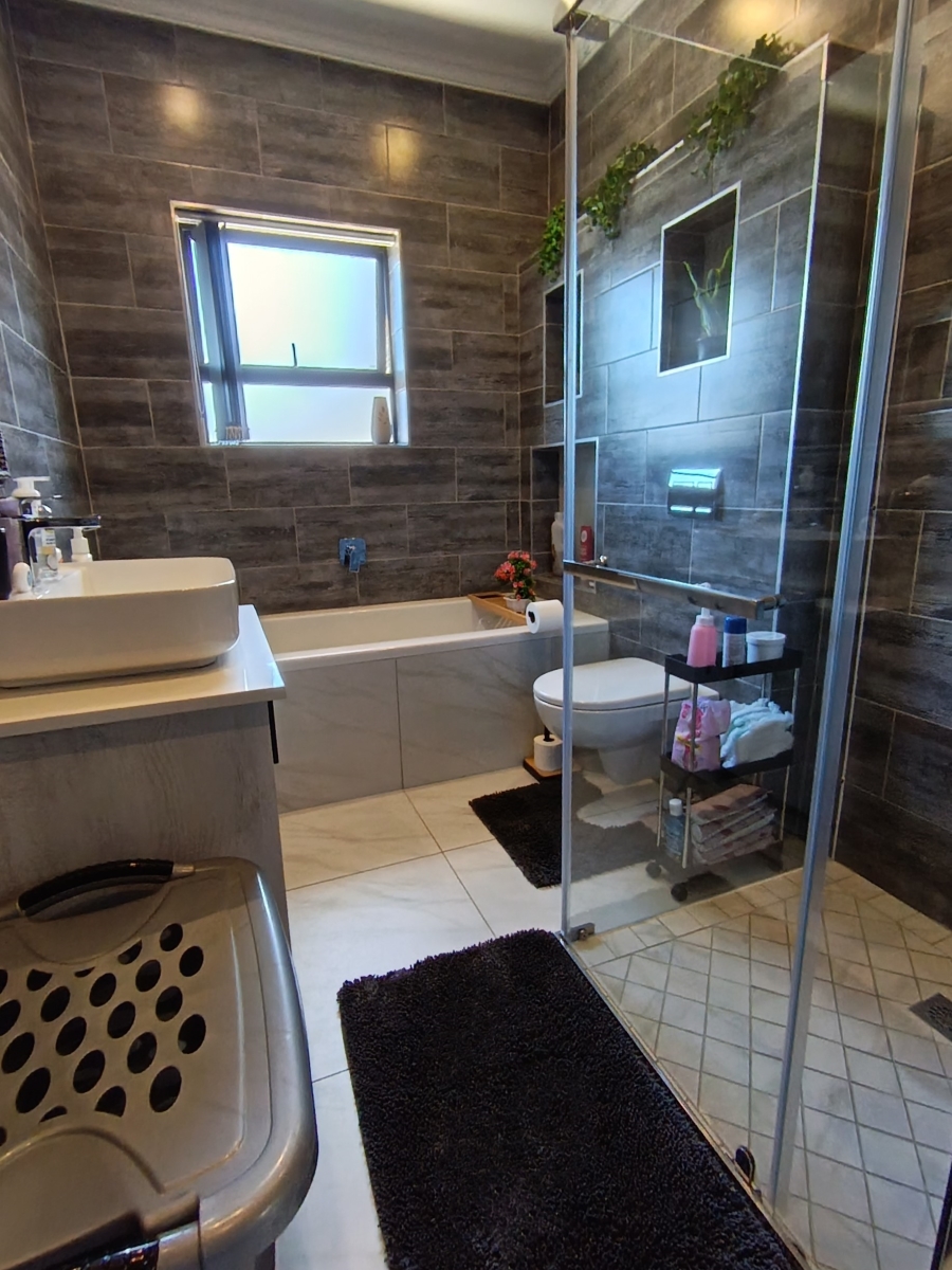 3 Bedroom Property for Sale in Wavecrest Eastern Cape